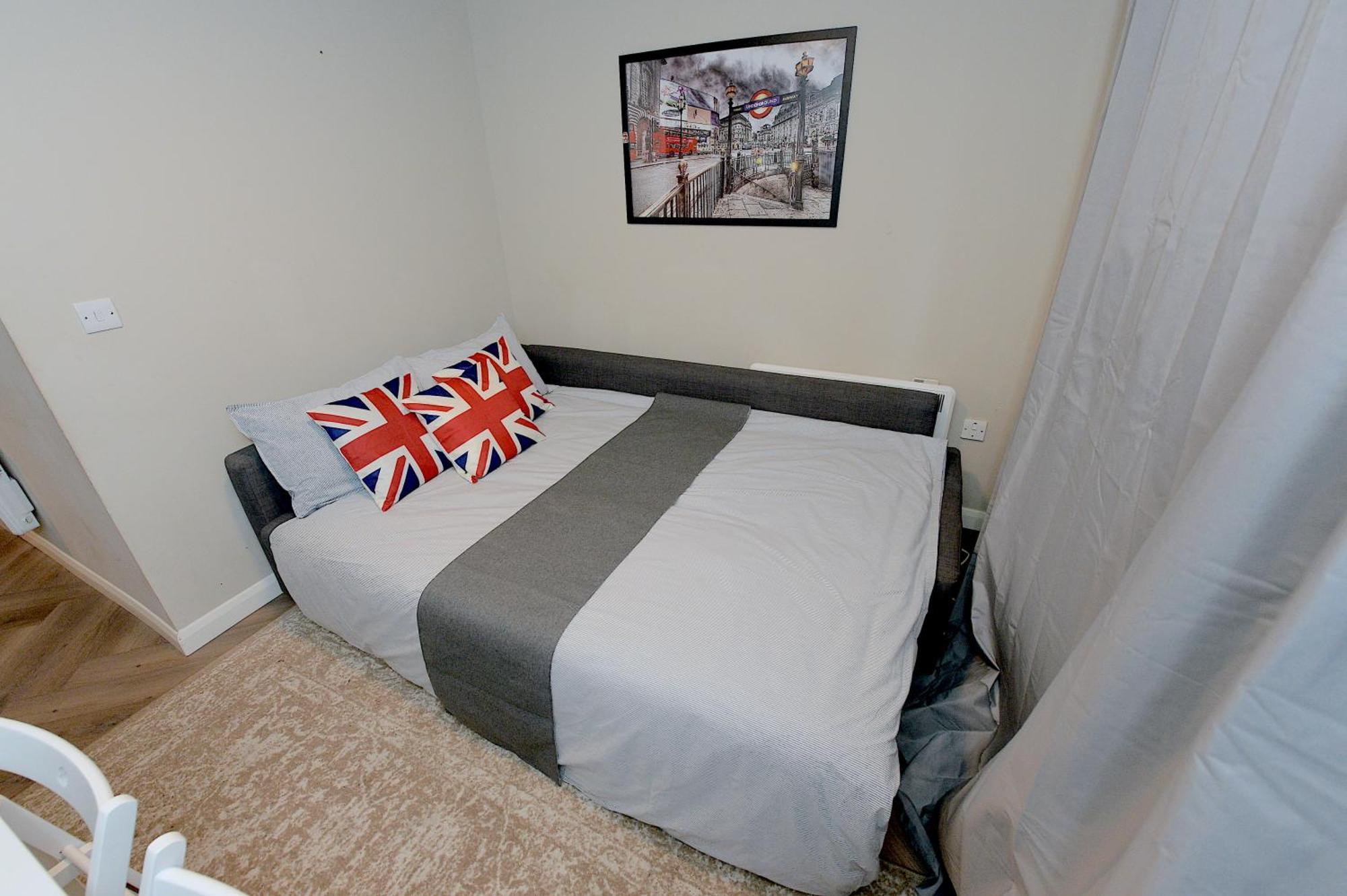 2 Bedroom Flat In Wood Green Piccadilly Line Londra Esterno foto