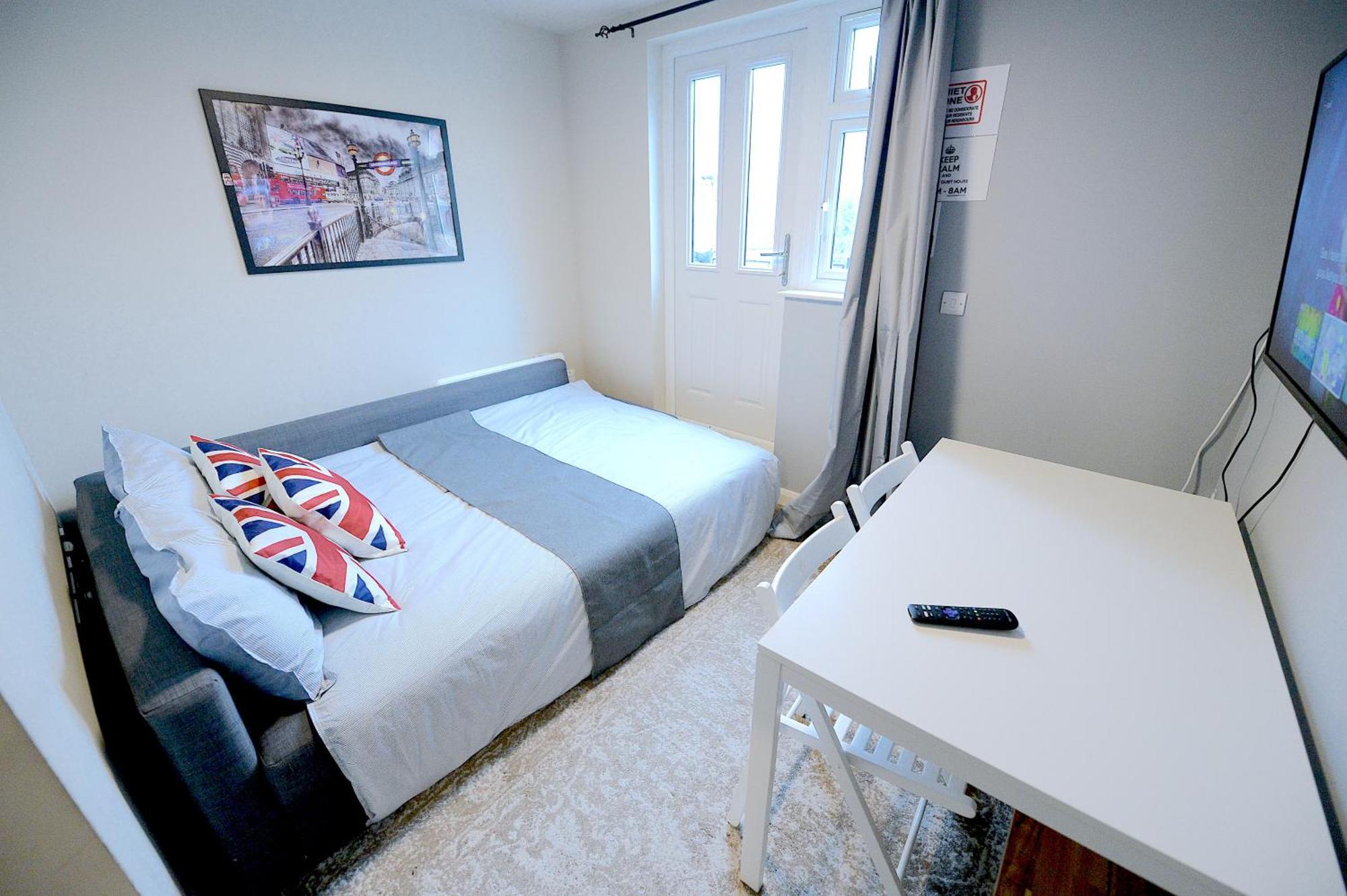 2 Bedroom Flat In Wood Green Piccadilly Line Londra Esterno foto
