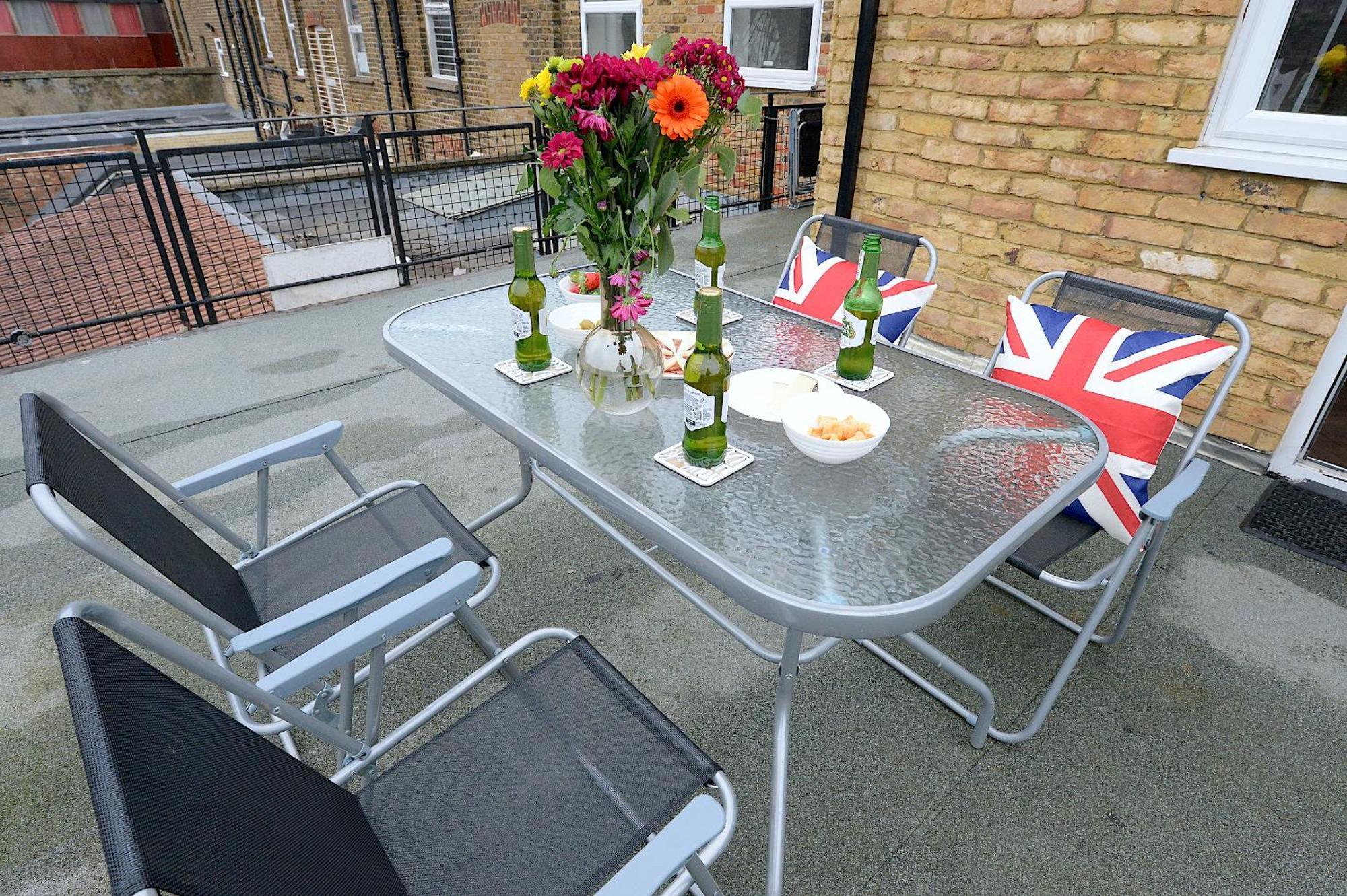 2 Bedroom Flat In Wood Green Piccadilly Line Londra Esterno foto