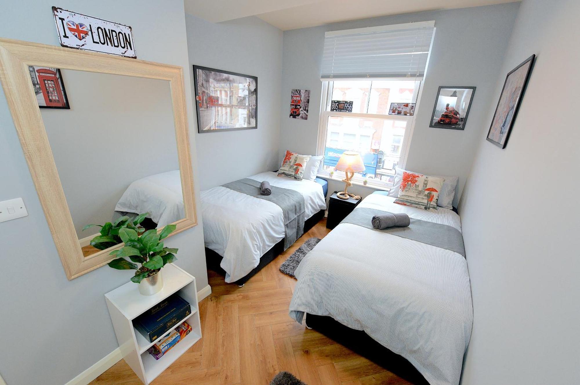 2 Bedroom Flat In Wood Green Piccadilly Line Londra Esterno foto