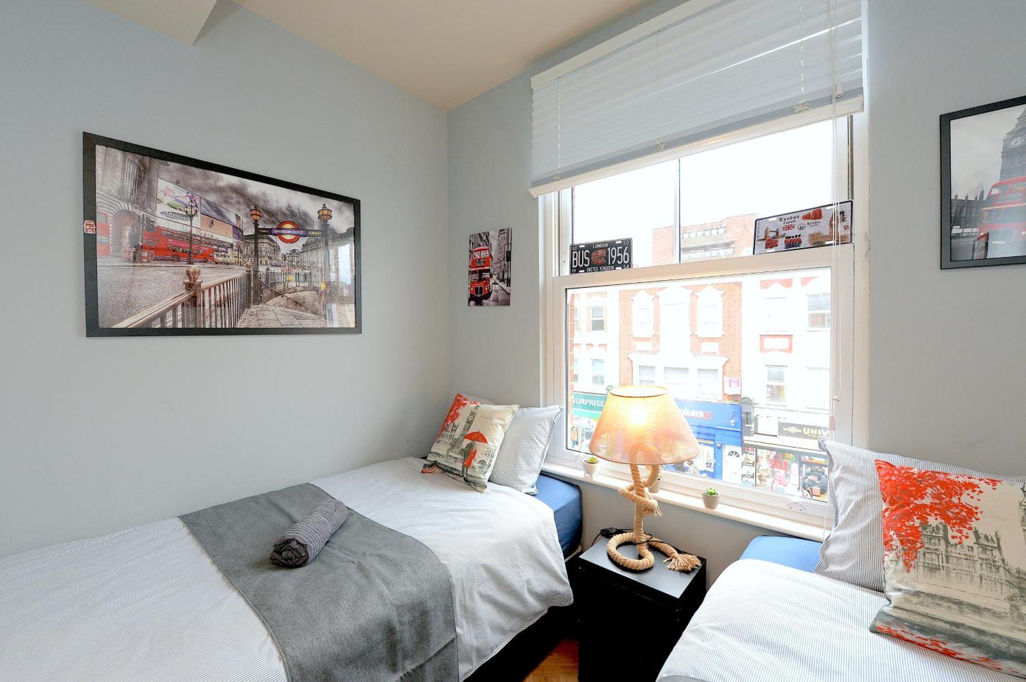 2 Bedroom Flat In Wood Green Piccadilly Line Londra Esterno foto