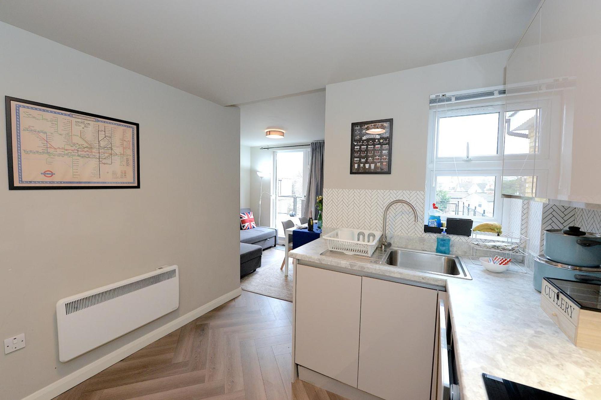 2 Bedroom Flat In Wood Green Piccadilly Line Londra Esterno foto