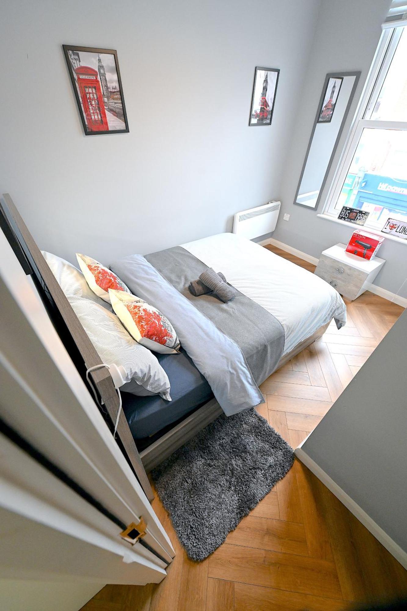 2 Bedroom Flat In Wood Green Piccadilly Line Londra Esterno foto