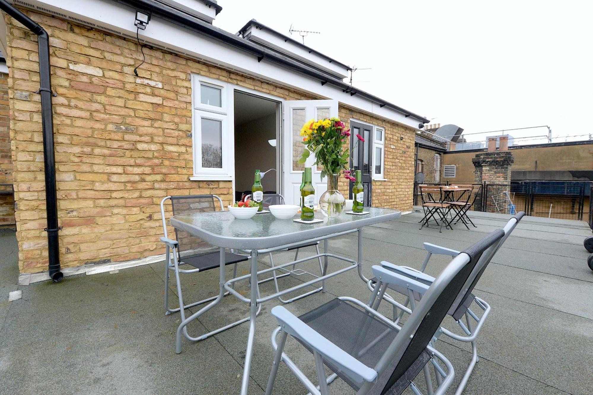 2 Bedroom Flat In Wood Green Piccadilly Line Londra Esterno foto